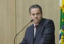 Callegaro indica a aquisição de mini escavadeiras para limpeza pública